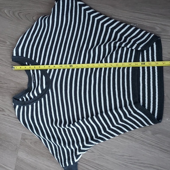 Express 3/4 sleeve sweater s/p black white - Picture 9 of 9
